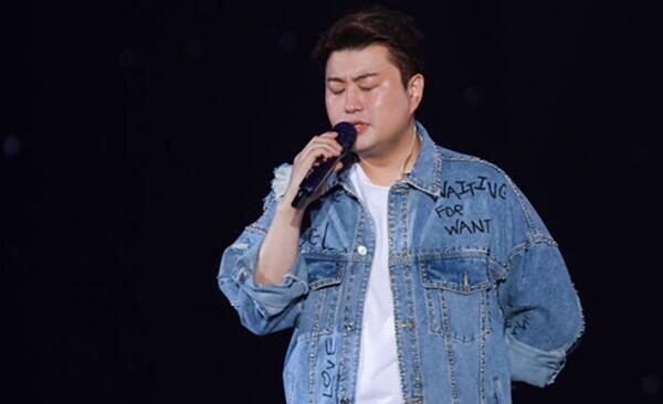 뺑소니 혐의 속 김호중, 콘서트 무대에 올라 "진실은 밝혀진다"...창원 콘서트 개최, "모든 죄와 상처는 내가 받겠다"