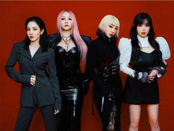 2NE1 완전체, 2년 만에 '블랙'으로 돌아오다! 데뷔 15주년 기념 사진 공개