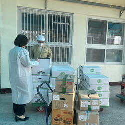 진주시 먹거리통합지원센터, 식재료 엄선 학교 공급