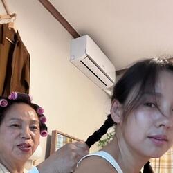 이효리, 엄마와 함께 한 근황 공개…"똑닮은 외모+귀여운 매력"