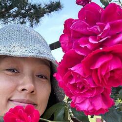 이효리, 화려한 셀카로 여유로운 일상 자랑… "꽃보다 아름다운 미소"