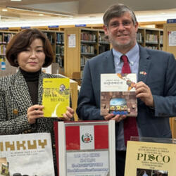 서울도서관 '세계자료실'에서 60여 개국 드넓은 세상을 만나보세요