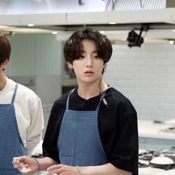 BTS 정국, 군대서 취사병으로 복무 중..."밥도 잘 짓고 있다" 팬들에게 직접 요리 실력 자랑