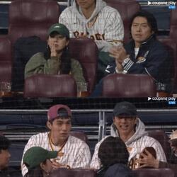MLB 서울시리즈, 현빈-손예진 부부 데이트 모습 공개...공유-이동욱과의 만남 화제