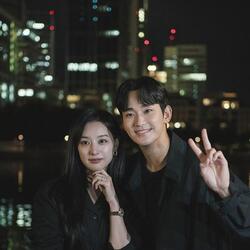 김수현-김지원, '눈물의 여왕' 속 독일 데이트 사진 공개…'세기의 비주얼 커플'