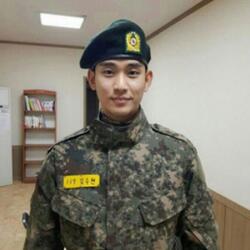 김수현, '눈물의 여왕' 방영 중에도 예비군 훈련 참여! "육군 병장 김병장입니다"