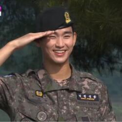 김수현, 예비군 훈련 참석 인증 "490명의 새로운 친구 만났다"