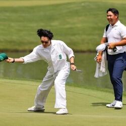 류준열, 김주형 캐디로 마스터스 파3 콘테스트 참여…골프 실력 논란 재점화